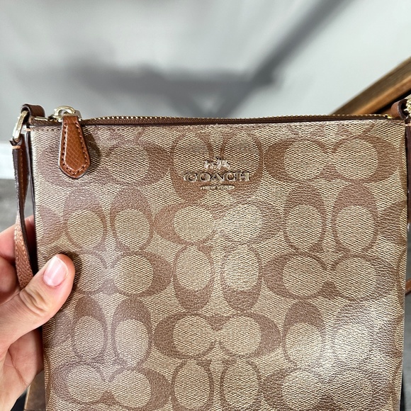 Coach messenger crossbody bag in signature canvas - Picture 7 of 10